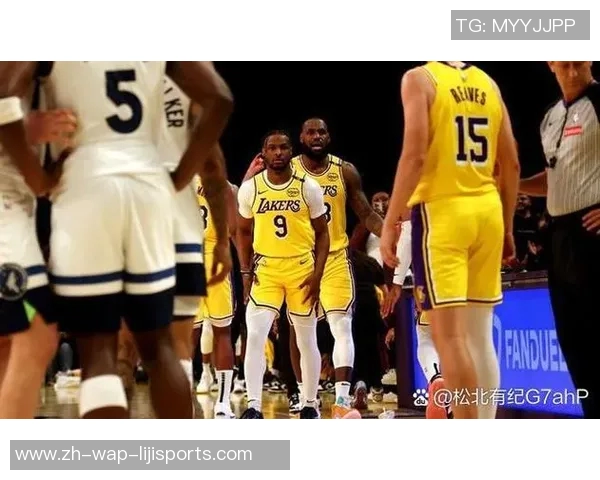 马刺与国王激战正酣NBA赛场精彩对决引发球迷热议 马刺与国王激战正酣NBA赛场精彩对决引发球迷热议